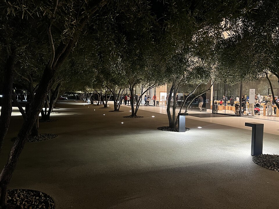 Apple Park Visitor Center 玻璃外墙实拍